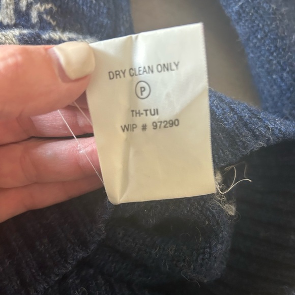 Woolrich Blue and White Winter Landscape Sweater - Picture 8 of 10